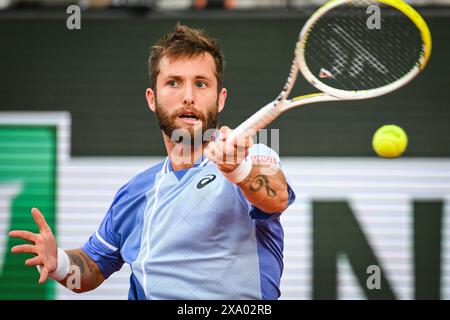 Corentin MOUTET de France lors de la huit journée du tournoi de tennis Roland-Garros 2024, ATP et WTA Grand Chelem le 02 juin 2024 au stade Roland-Garros à Paris, France Banque D'Images