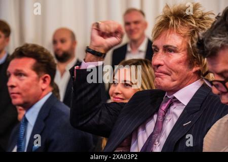 Londres, Royaume-Uni. 3 juin 2024. Charlie Mullins et Holly Valance montrent leur soutien - Nigel Farage, Reform UK, Londres. Crédit : Guy Bell/Alamy Live News Banque D'Images