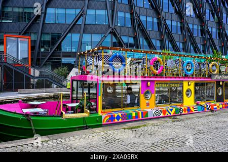 Café artisanal, bateau canal, bassin de Paddington, Londres, Angleterre, U. K Banque D'Images