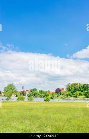 Kißlegg : lac Zellersee, église constituée Gallus et Ulrich, Altes Schloss (Vieux Château) Kißlegg in Oberschwaben-Allgäu, Bade-Württemberg, Allemagne Banque D'Images