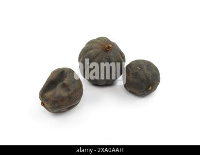 Persan séché, lime noire limu amani isolé sur fond blanc Banque D'Images