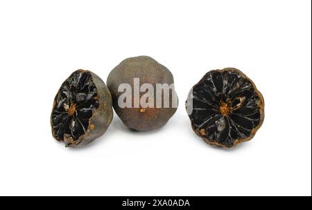 Persan séché, lime noire limu amani isolé sur fond blanc Banque D'Images