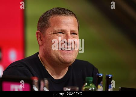 Munich, Deutschland. 30 mai 2024. firo : 30.05.2024, football, football, 1. Ligue, 1. Bundesliga, présentation de Vincent Kompany comme nouvel entraîneur du FC Bayern Munich, Max Eberl, FC Bayern Munich, FCB, Bayern, Munchen, PK, conférence de presse, demi-chiffre, crédit : dpa/Alamy Live News Banque D'Images