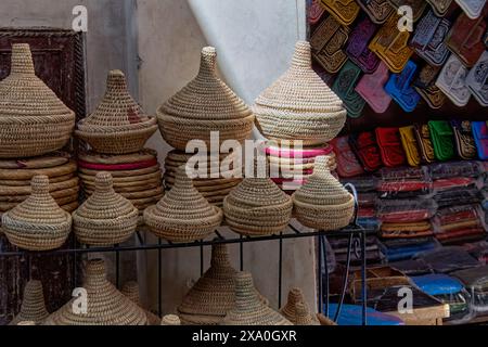 Les paniers marocains appelés Pongotodo en fibre naturelle, utilisés comme boîtes à bijoux ou pour ranger de petites choses Banque D'Images