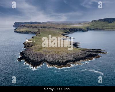 Une vue aérienne du phare de Neist point vue d'en haut Banque D'Images