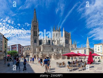 Europe, Espagne, Burgos, Plaza Rey San Fernando et Cathédrale Sainte-Marie de Burgos Banque D'Images