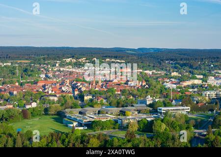 Villingen-Schwenningen : vue sur Villingen depuis la tour d'observation Wanne à Schwarzwald, Forêt Noire, Bade-Württemberg, Allemagne Banque D'Images