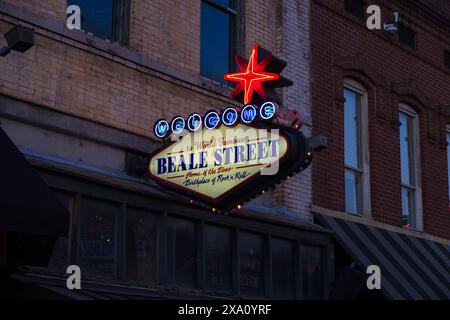 La scène animée de Beale Street à Memphis, Tennessee Banque D'Images