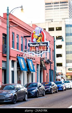 La scène animée de Beale Street à Memphis, Tennessee Banque D'Images