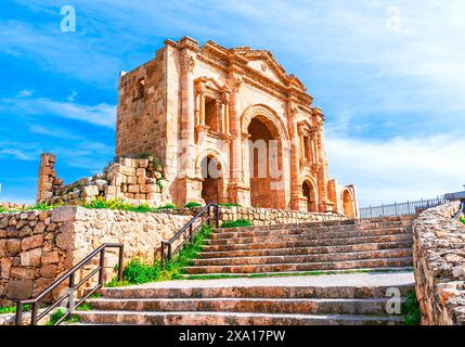 Ville archéologique de Jerash, Jordanie : arc d'Hadrien dans l'ancienne ville romaine de Gerasa Jerash moderne, une ville romaine de la décapole. Moyen-Orient Banque D'Images