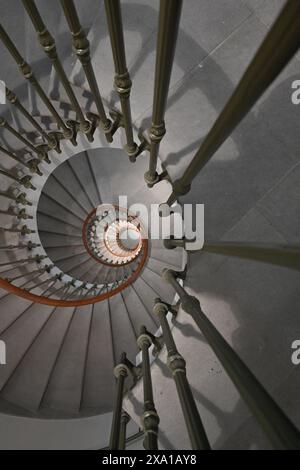 Escalier fraîchement rénové dans la gare de Zurich vertical Banque D'Images