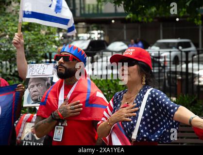 Manifestants devant le procès Donald J. Trump Hush Money à New York devant la Cour pénale de Manhattan, 100 Center Street. Banque D'Images