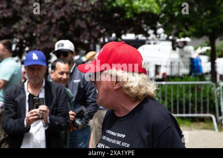 Manifestants devant le procès Donald J. Trump Hush Money à New York devant la Cour pénale de Manhattan, 100 Center Street. Banque D'Images