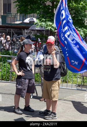 Manifestants devant le procès Donald J. Trump Hush Money à New York devant la Cour pénale de Manhattan, 100 Center Street. Banque D'Images