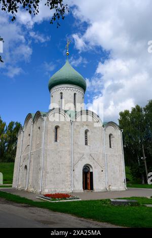 La cathédrale de la Transfiguration de Pereslavl-Zalessky, construite en 1157 Banque D'Images