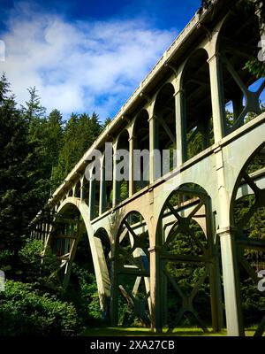 Une vue panoramique du pont Heceta Head depuis le côté est de l'autoroute en Oregon Banque D'Images