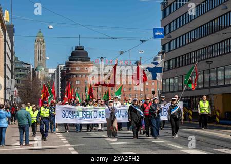 marche de la fête du travail sur Siltasaarenkatu à Helsinki, Finlande Banque D'Images