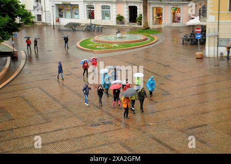 Rival del garda/Itlay/31 mai 2024/ chute de pluie dans le lac de garde ou Riva del garda Itlay Banque D'Images