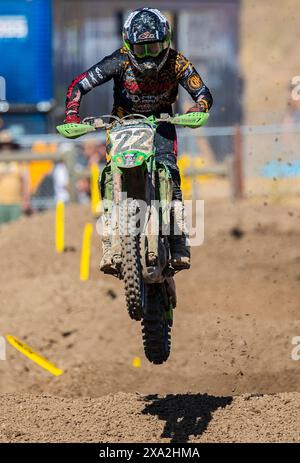 01 juin 2024 Sacramento, CA USA Fredrik Noren(22)obtient l'air dans la section 27-28 pendant le championnat Pro Motocross 450 au Hangtown Classic Sacramento, CA Thurman James/CSM Banque D'Images