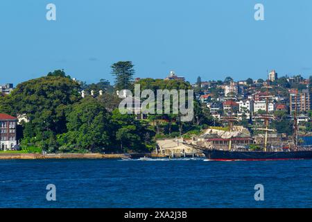 Le port de Sydney en Australie, y compris la barque James Craig et Admiralty House, la résidence officielle du gouverneur général de l'Australie à Sydney. Banque D'Images