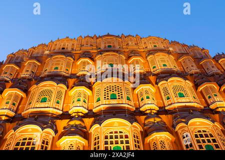 Hawa Mahal au crépuscule, Jaipur, Rajasthan, Inde, Asie du Sud. Banque D'Images