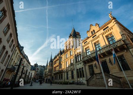 Palais grand-ducal et Chambre des députés en fin d'après-midi - ville de Luxembourg Banque D'Images