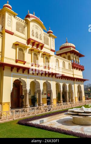 Serveur au Rambagh Palace Hotel, Jaipur, Rajasthan, Inde, Asie du Sud. Banque D'Images