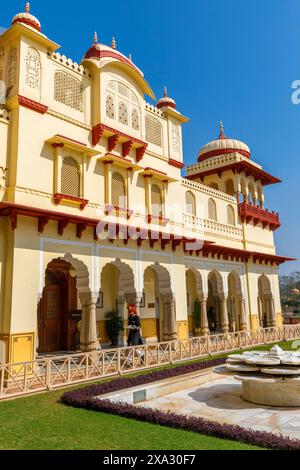 Serveur au Rambagh Palace Hotel, Jaipur, Rajasthan, Inde, Asie du Sud. Banque D'Images