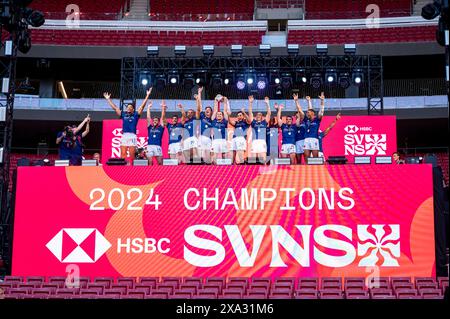 Madrid, Madrid, Espagne. 2 juin 2024. L'équipe masculine de France célèbre la victoire du HSBC Madrid Rugby Sevens au Civitas Metropolitano Stadium le 02 juin 2024 à Madrid, en Espagne. (Crédit image : © Alberto Gardin/ZUMA Press Wire) USAGE ÉDITORIAL SEULEMENT! Non destiné à UN USAGE commercial ! Banque D'Images