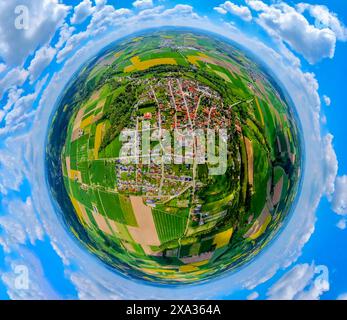 Vue aérienne, quartier résidentiel, vue de Borgholz, église catholique équipée Marien, globe terrestre, fisheye image, image 360 degrés, Tiny World, petite planète, Banque D'Images