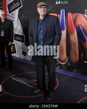 Los Angeles, États-Unis. 03 juin 2024. Ed O'Neill arrive à la première de Los Angeles du FX qui a lieu au Regal LA Live à Los Angeles, CA le lundi 3 juin 2024. (Photo de Sthanlee B. Mirador/Sipa USA) crédit : Sipa USA/Alamy Live News Banque D'Images