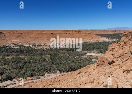 Une vue paysagère sur la vallée du Ziz et la région du Tafilalet au centre du Maroc Banque D'Images