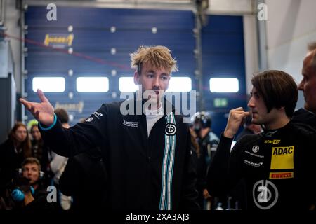 Max Hofer, Ben Doerr (Doerr Motorsport, KTM X-Bow GT2, SP11, #55) dans der Box, GER, 52. ADAC Ravenol 24h Nuerburgring, 24 Stunden Rennen, 01.06.2024 Foto : Eibner-Pressefoto/Michael Memmler Banque D'Images