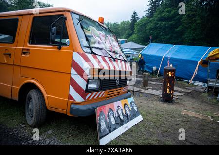 Campingplatz Hatzenbach mit fans und Zuschauern, GER, 52. ADAC Ravenol 24h Nuerburgring, 24 Stunden Rennen, 01.06.2024 Foto : Eibner-Pressefoto/Michael Memmler Banque D'Images