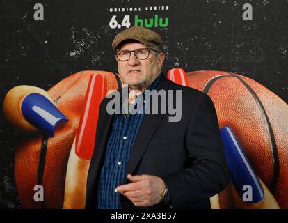 Los Angeles, États-Unis. 03 juin 2024. Ed O'Neill, membre de la distribution, assiste à la première de la série télévisée biographique de drame sportif 'Clippped' au L.A. Regal Live à Los Angeles le lundi 3 juin 2024. Scénario : la chute de Donald Sterling, propriétaire des Clippers de Los Angeles, au milieu des efforts de l'équipe pour remporter un championnat sous l'entraîneur Doc Rivers. Photo de Jim Ruymen/UPI crédit : UPI/Alamy Live News Banque D'Images