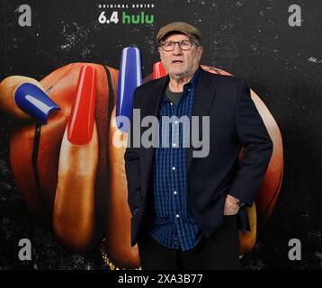 Los Angeles, États-Unis. 03 juin 2024. Ed O'Neill, membre de la distribution, assiste à la première de la série télévisée biographique de drame sportif 'Clippped' au L.A. Regal Live à Los Angeles le lundi 3 juin 2024. Scénario : la chute de Donald Sterling, propriétaire des Clippers de Los Angeles, au milieu des efforts de l'équipe pour remporter un championnat sous l'entraîneur Doc Rivers. Photo de Jim Ruymen/UPI crédit : UPI/Alamy Live News Banque D'Images