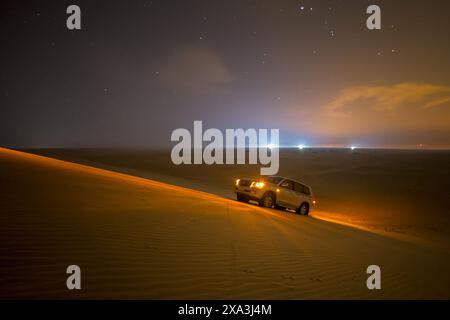 Galaxie de la voie lactée dans la dune chantante Qatar- baie centrale galactique au Qatar Banque D'Images