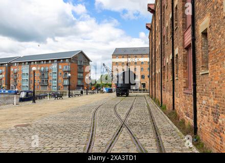 North Quay of the Gloucester Docks avec une grue à vapeur de type Leeds, Gloucester, Royaume-Uni Banque D'Images