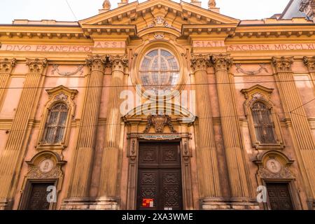 Turin, Italie - 28 mars 2022 : l'église de San Rocco est l'une des églises de Turin, située dans la via San Francesco d'Assisi. Banque D'Images