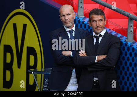 Zinedine Zidane et Karl Heinz Riedle - Borussia Dortmund v Real Madrid, finale de l'UEFA Champions League, stade de Wembley, Londres, Royaume-Uni - 1er juin 2024 Banque D'Images