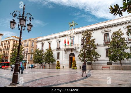 Grenade, Espagne - 22 février 2022 : vue extérieure de l'hôtel de ville de Grenade, Andalousie, Espagne. Banque D'Images