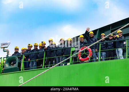 Zeebrugge, Belgique. 04 juin 2024. Cette photo montre la présentation du navire d'installation de roches de piège à retombée 'Yellowstone' du groupe d'infrastructures offshore DEME, mardi 04 juin 2024 à Zeebrugge. BELGA PHOTO KURT DESPLENTER crédit : Belga News Agency/Alamy Live News Banque D'Images