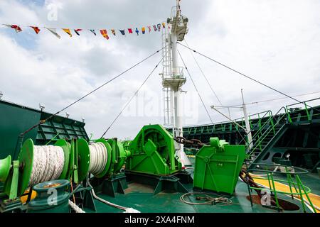 Zeebrugge, Belgique. 04 juin 2024. Cette photo montre la présentation du navire d'installation de roches de piège à retombée 'Yellowstone' du groupe d'infrastructures offshore DEME, mardi 04 juin 2024 à Zeebrugge. BELGA PHOTO KURT DESPLENTER crédit : Belga News Agency/Alamy Live News Banque D'Images
