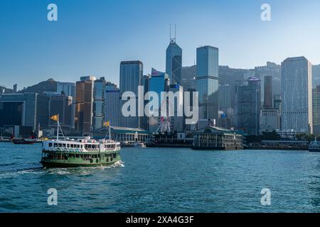 Star Ferry dans le port de Victoria, Hong Kong, Chine, Asie Copyright : MichaelxRunkel 1184-10274 DATE D'ENREGISTREMENT NON INDIQUÉE Banque D'Images