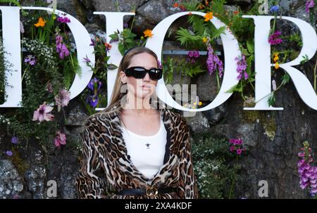 Jennifer Lawrence assiste au spectacle Dior Cruise 2025 au château de Drummond, Perthshire. Date de la photo : lundi 3 juin 2024. Banque D'Images