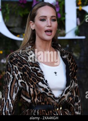 Jennifer Lawrence assiste au spectacle Dior Cruise 2025 au château de Drummond, Perthshire. Date de la photo : lundi 3 juin 2024. Banque D'Images