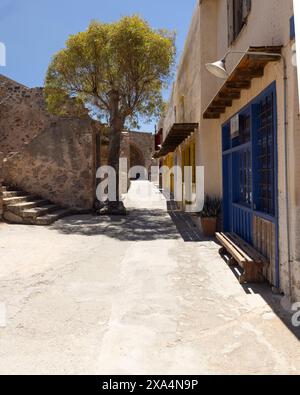 Les vestiges des maisons et des rues de l'ancienne colonie lépreuse dans l'ancienne forteresse vénitienne sur l'île de Spinalonga Banque D'Images