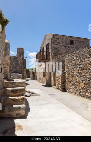 Les vestiges des maisons et des rues de l'ancienne colonie lépreuse dans l'ancienne forteresse vénitienne sur l'île de Spinalonga Banque D'Images