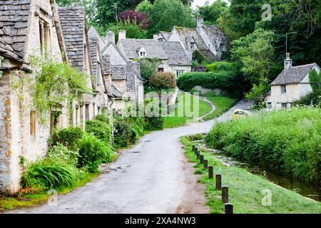 Traditional Cotswold Cottages, Bibury, Gloucestershire, Angleterre, Royaume-Uni, Europe Copyright : NagyxMelinda 1265-342 DATE D'ENREGISTREMENT NON INDIQUÉE Banque D'Images