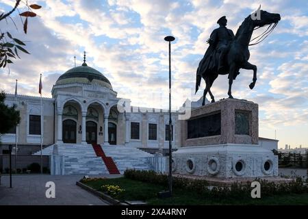 Statue d'Ataturk, maréchal, homme d'État révolutionnaire et père fondateur de la République, dont il fut le premier président de 1923 jusqu'à son dea Banque D'Images